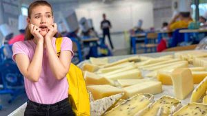 Un élève banni de son établissement pour avoir pris un morceau de fromage à la cantine, sa mère scandalisée : « Certains font bien pire ! »