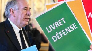 François Bayrou face à un dilemme : entre emprunt national et livret d'épargne pour le financement de l'armée