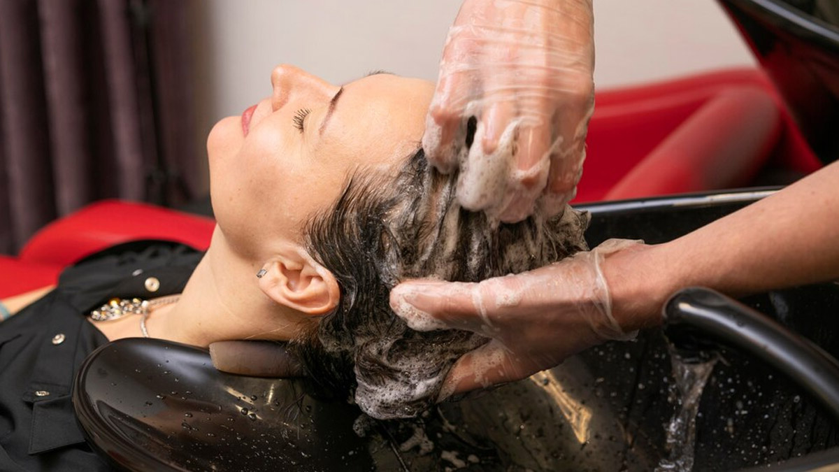 Combien de fois par semaine devez-vous vraiment laver vos cheveux pour des cheveux sains et une hygiène irréprochable ?