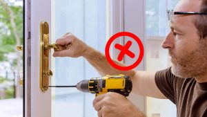 Laisser les clés sur la porte d’entrée : l'erreur qui pourrait vous coûter cher