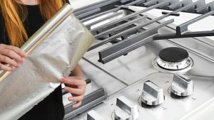 Papier aluminium sur la cuisinière : l'idée merveilleuse que tout le monde adopte…
