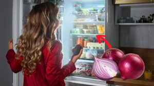 Vous conservez les oignons dans le frigo ou dans le garde-manger ? Presque tout le monde fait une erreur !